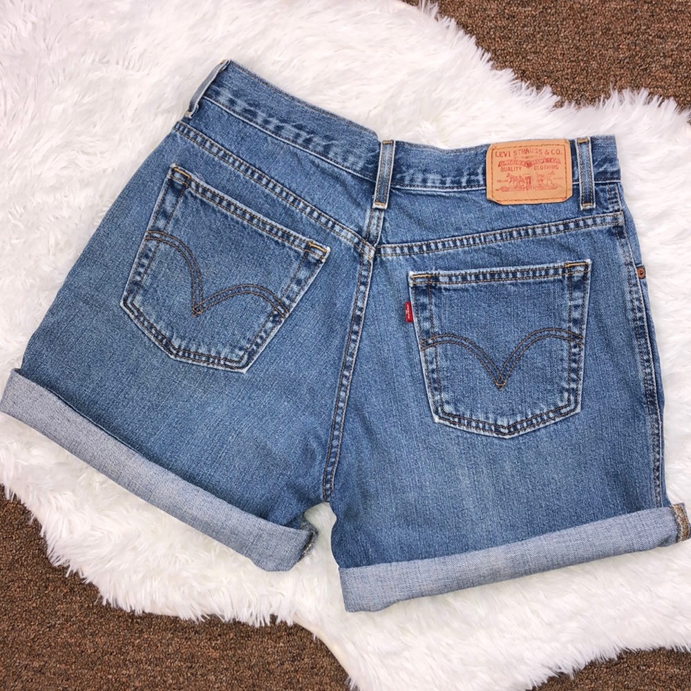 Levi’s High Waist Vintage Mom Jean Shorts Size 10